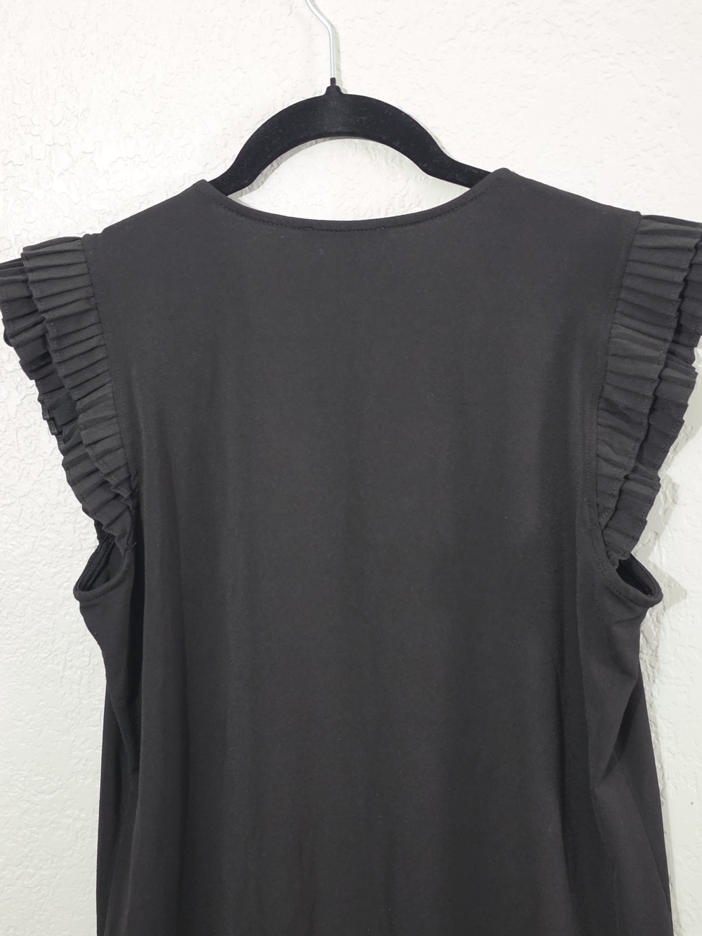 Adrianna Papell Pleated Flutter Sleeve Top Black V-Neck Stretch Womens Small - Picture 7 of 8